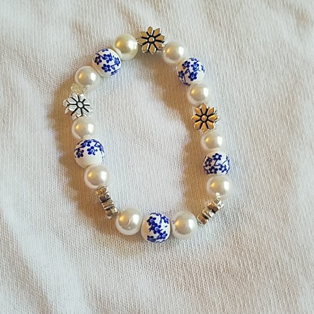 Bracelets - Picture 2 of 5